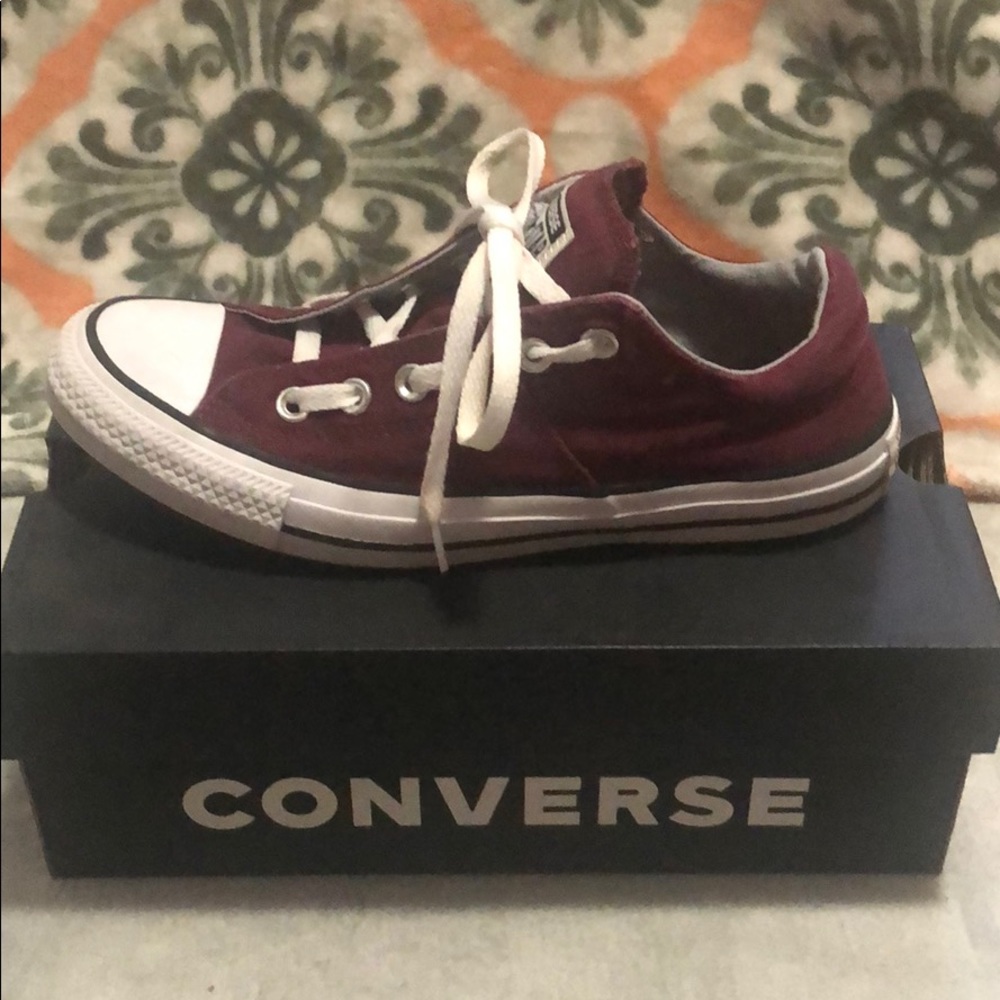 Size 8 Converse Sneakers/Maroon/Like New/